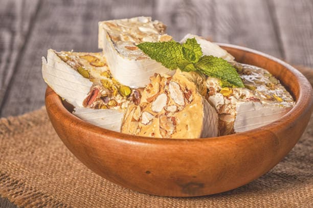 تصویر 1 از نوقای تبریز سوغات سنتی و خوش‌ طعم شهر تبریز